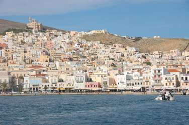 Ταξιδέψτε στην Σύρο